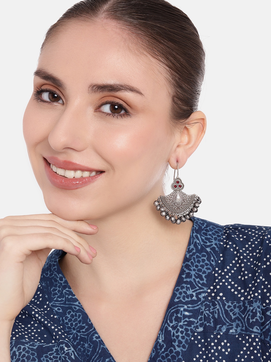 

AITIHYA Silver-Plated Stones-Studded & Beaded Teardrop Shaped Oxidised Drop Earrings