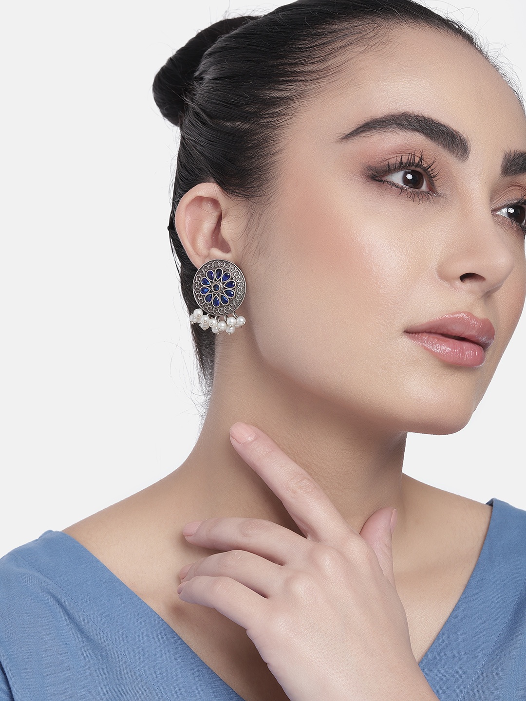 

AITIHYA Silver-Plated Stones-Studded & Beaded Circular Oxidised Studs Earrings