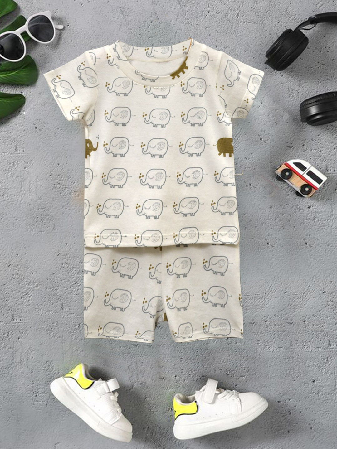 

A.T.U.N. Infants Conversational Printed T-shirt With Shorts, White