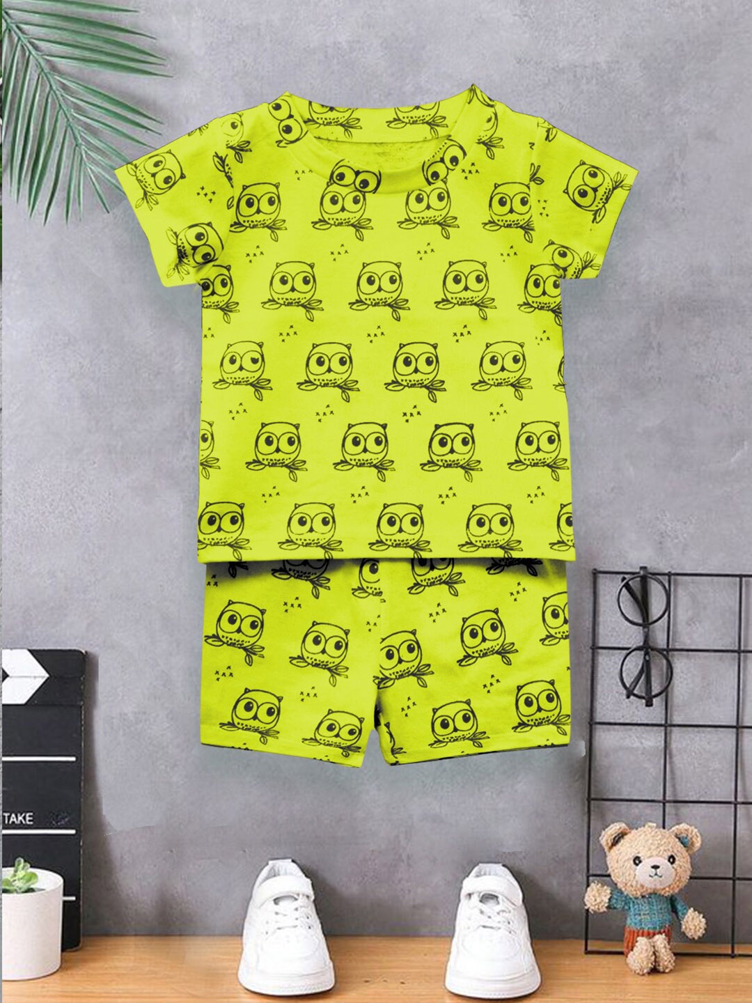 

A.T.U.N. Infants Conversational Printed T-shirt With Shorts, Lime green