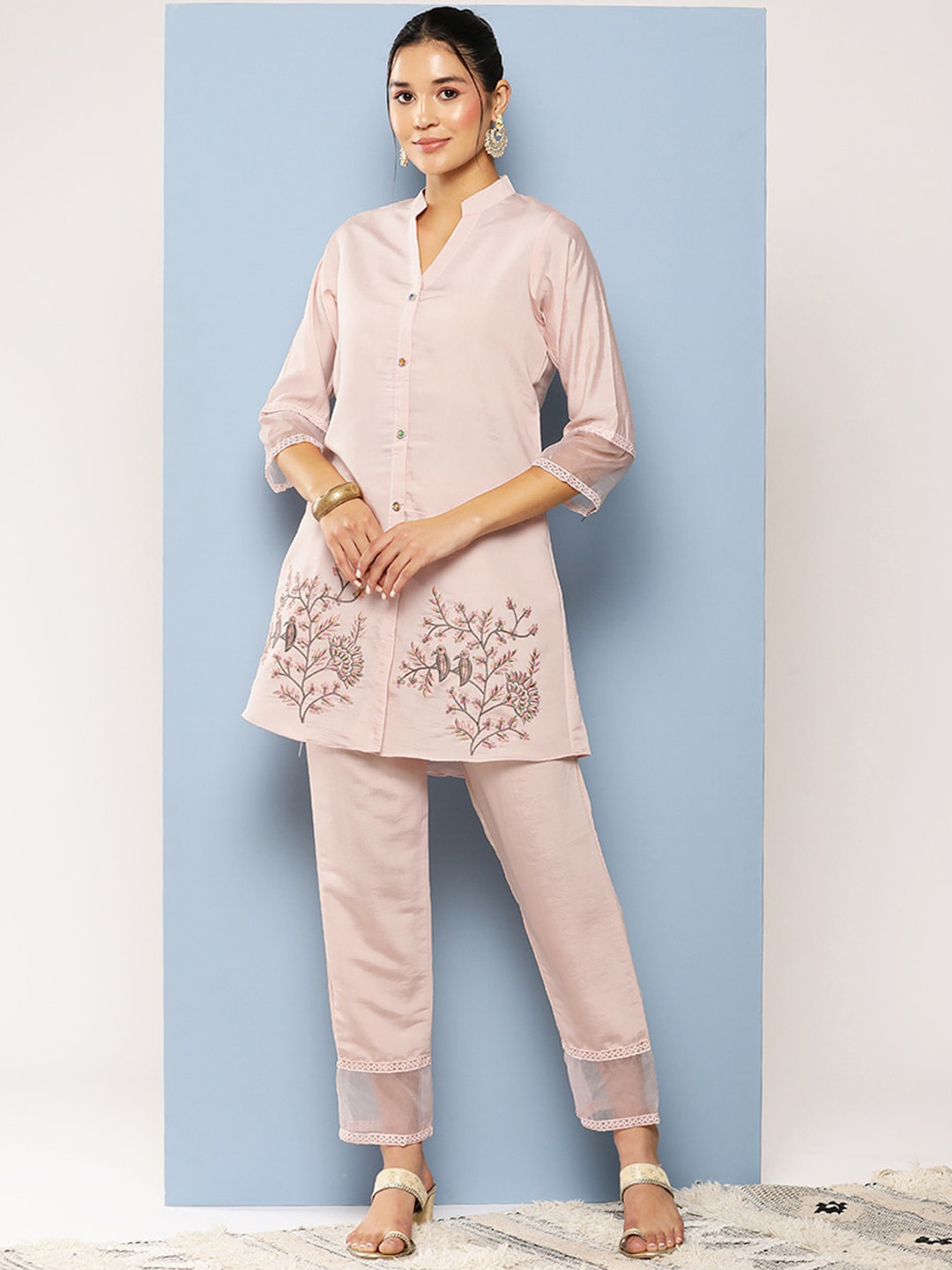 

BAESD Paisley Yoke Design Mandarin Collar Pure Silk Kurta with Trousers, Peach