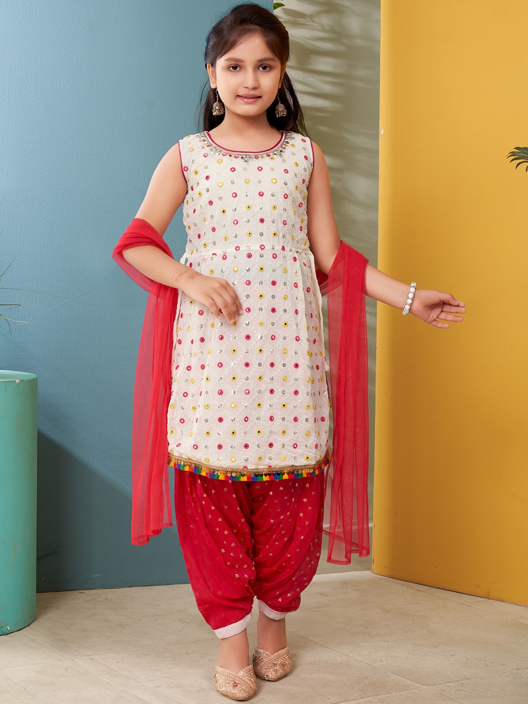 

BAESD Girls Embroidered Round Neck Mirror Work kurta with Salwar & Dupatta, White