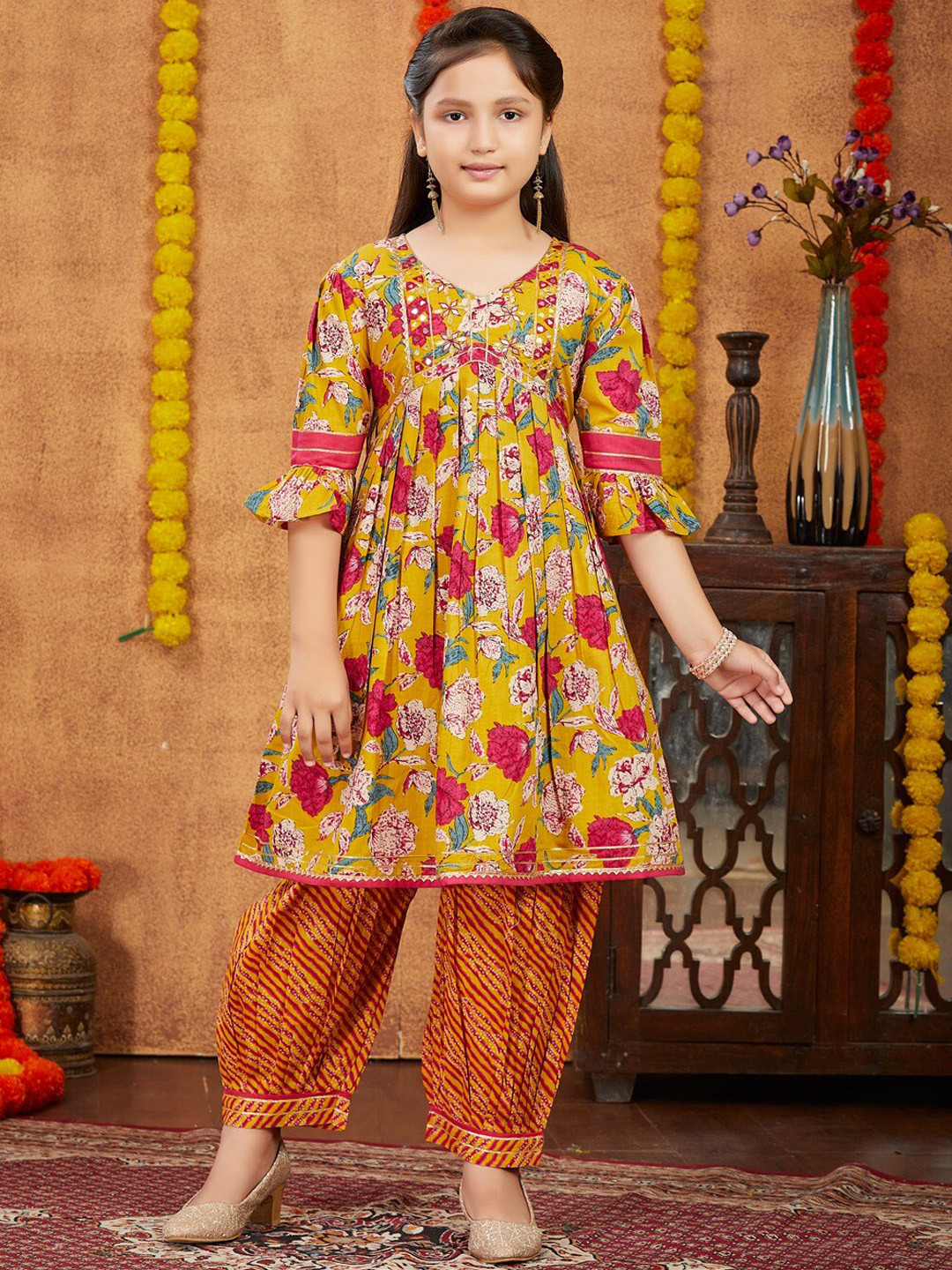 

BAESD Girls Ethnic Motifs Print Pleated Gotta Patti Pure Cotton Anarkali Kurta Set, Mustard