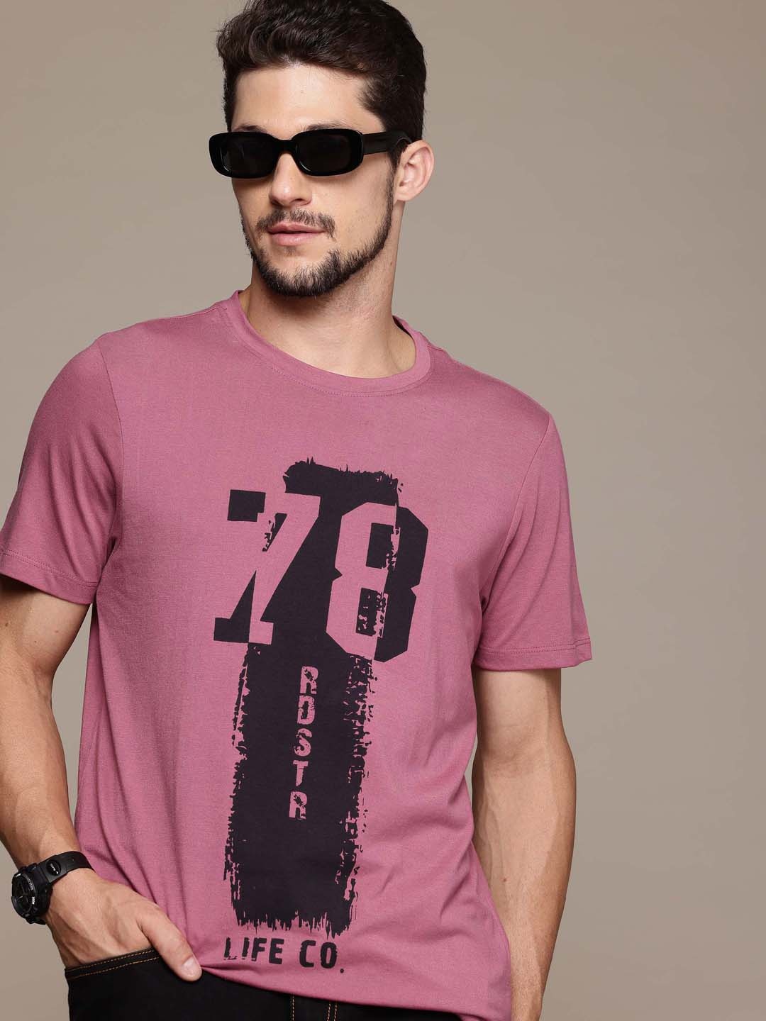 

Roadster Men Graphic Printed Regular Fit T-shirt, Pink