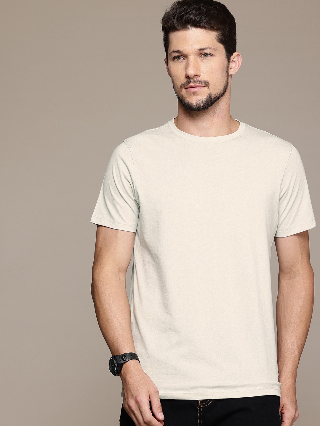 

Roadster Men Solid Regular Fit T-shirt, Off white