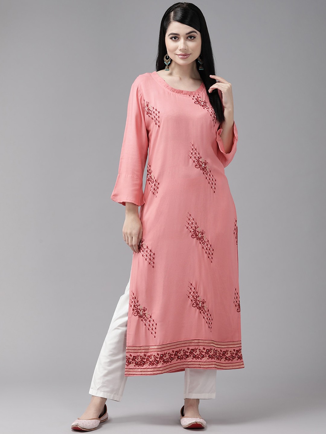 

BAESD Floral Embroidered Round Neck Straight Kurta, Peach