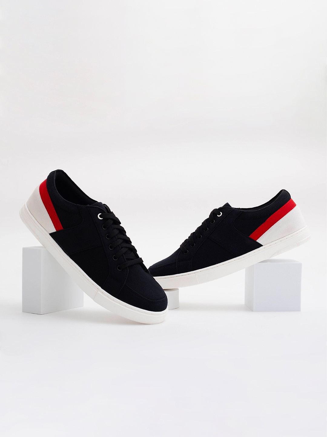 

Mast & Harbour Men Black Colourblocked Sneakers