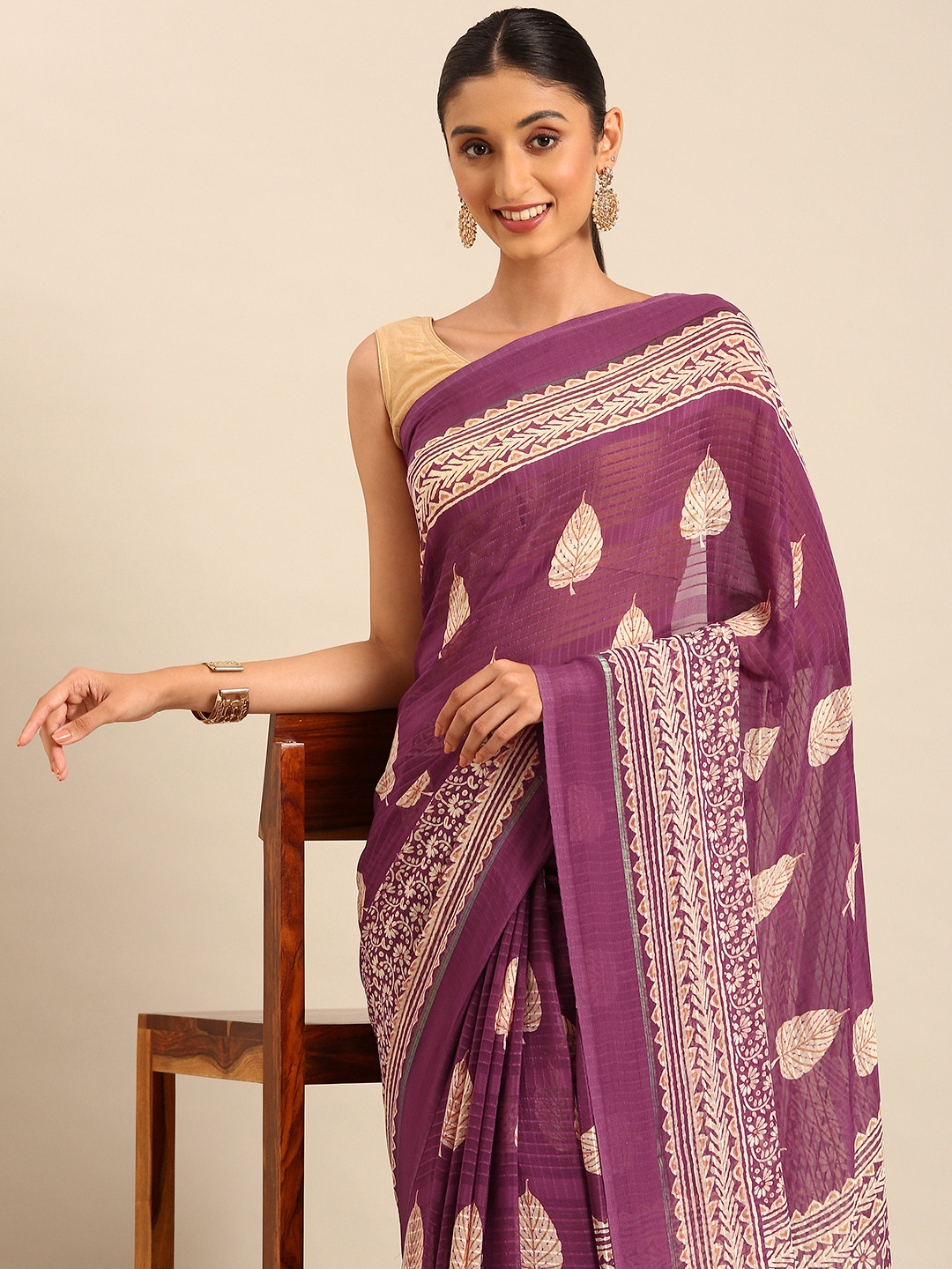 

HERE&NOW Floral Checked Pure Georgette Saree, Purple