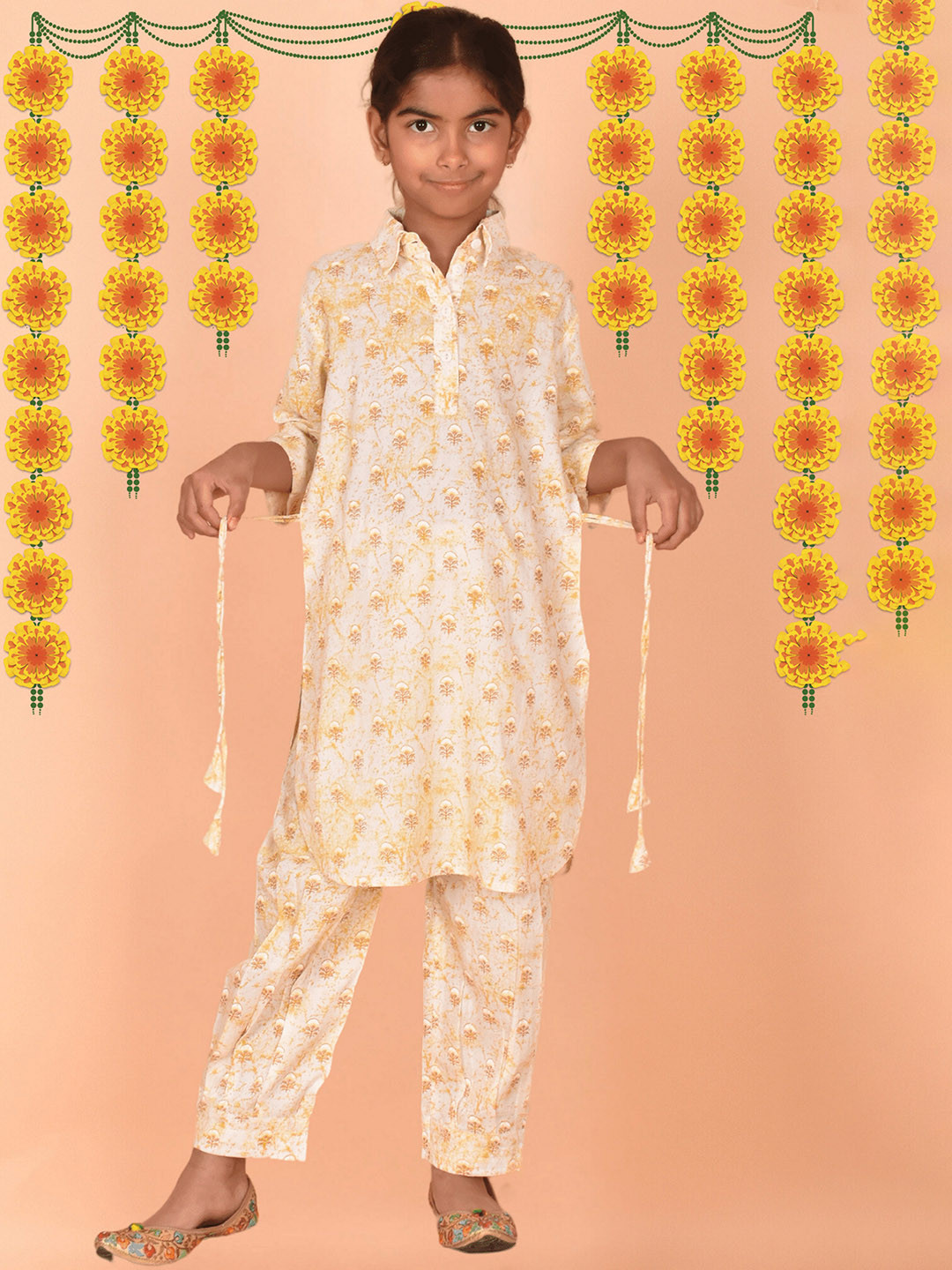 

misbis Girls Ethnic Motifs Printed Regular Gotta Patti Pure Cotton Kurta With Pyjamas, Yellow