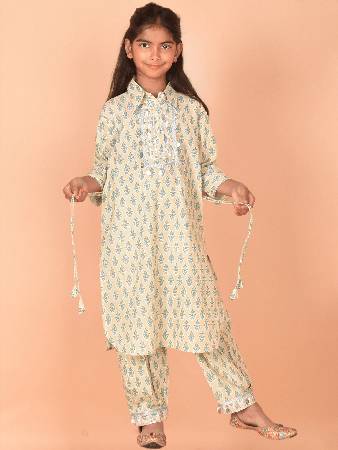 

misbis Girls Ethnic Motifs Printed Shirt Collar Pure Cotton Straiight Kurta with Trousers, Green