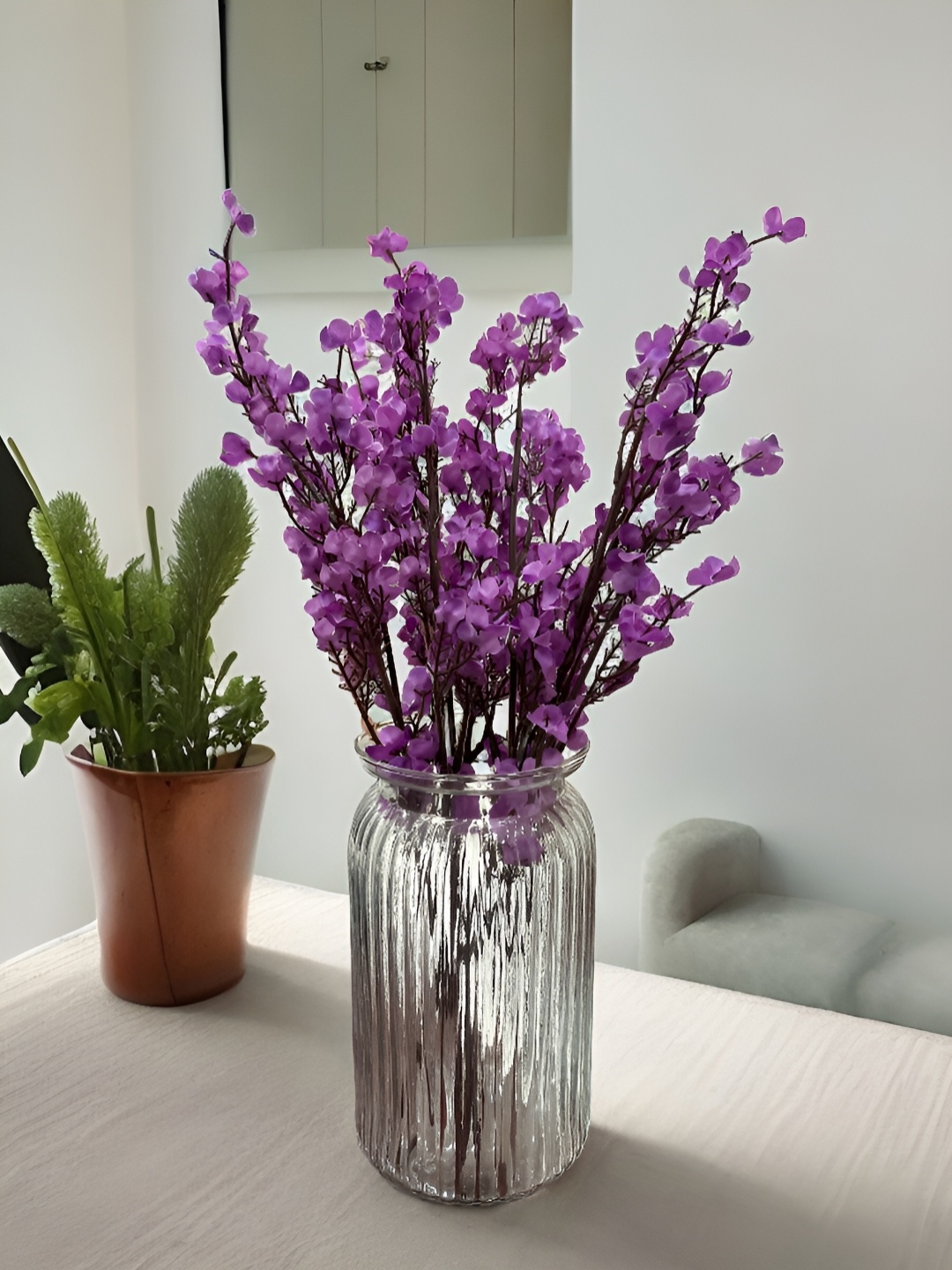 

BS AMOR Transparent & Purple Textured Glass Vase With Artificial Flower Bunch