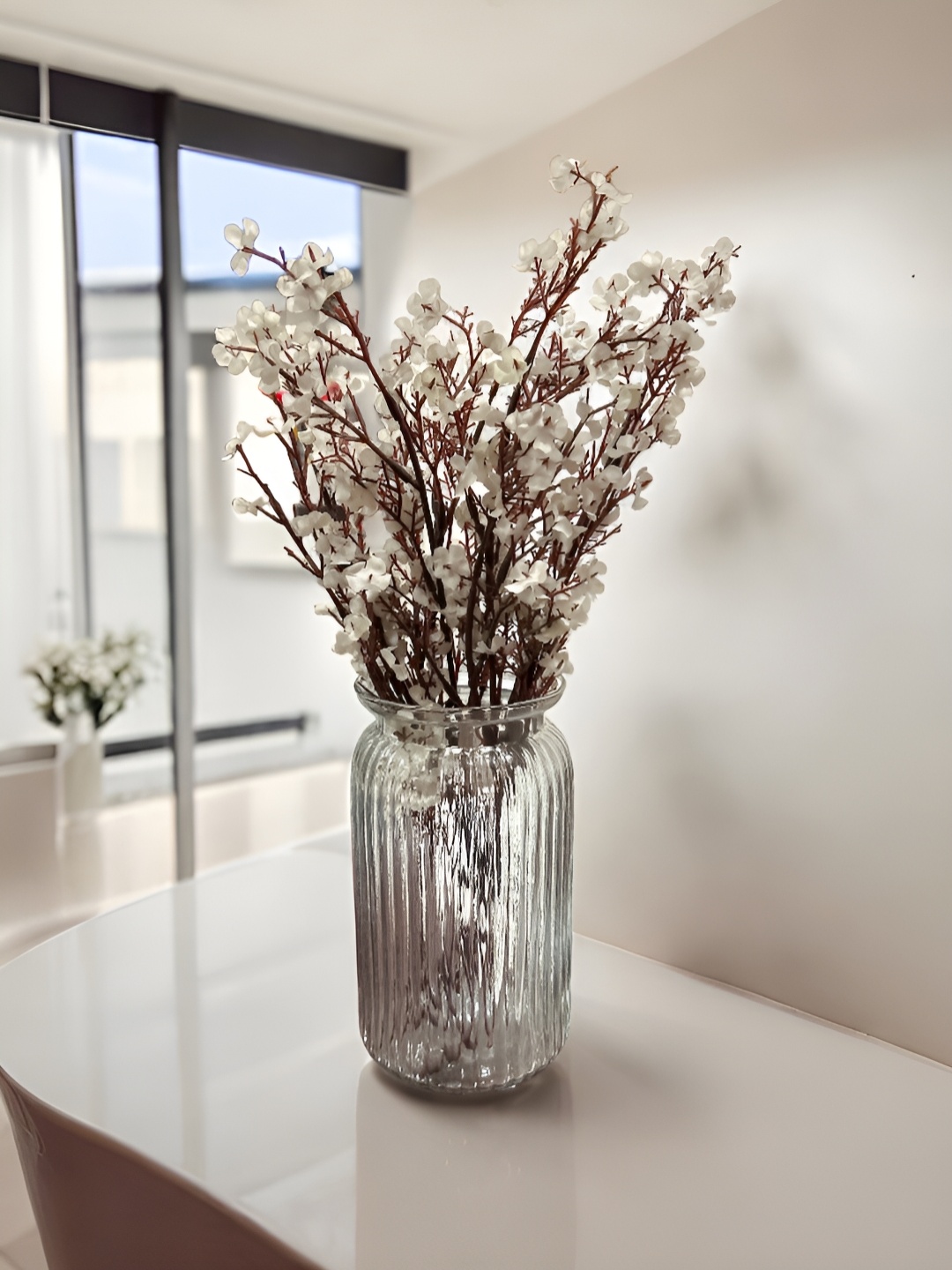 

BS AMOR Transparent & White Textured Glass Vase With Artificial Flower Bunch