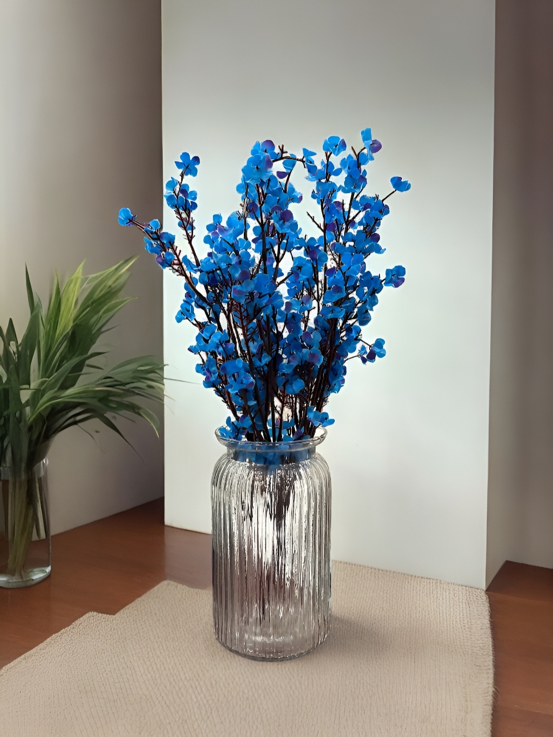 

BS AMOR Transparent & Blue Textured Glass Vase With Artificial Flower Bunch