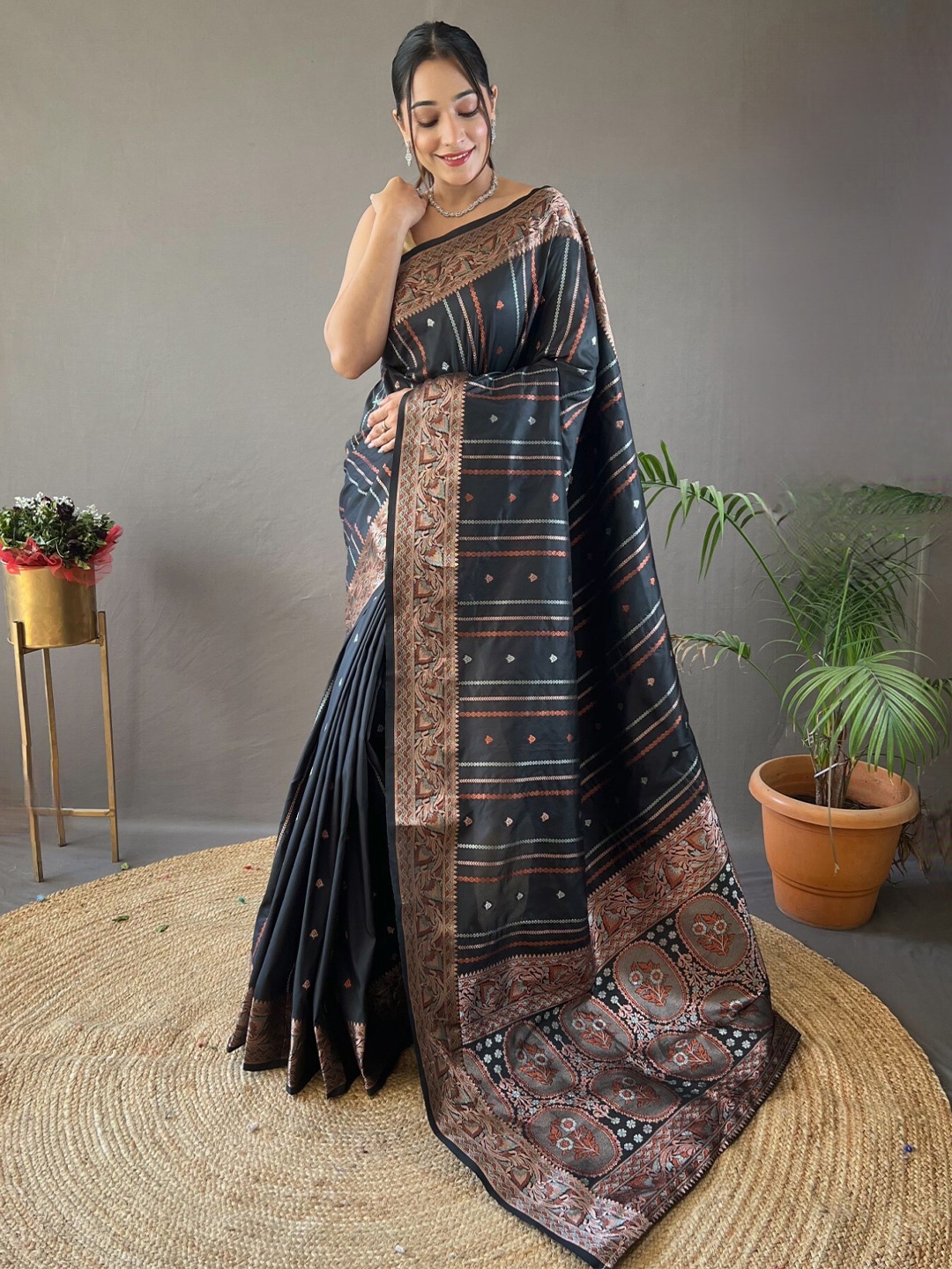 

LeeliPeeri Designer Striped Zari Designer Saree, Black