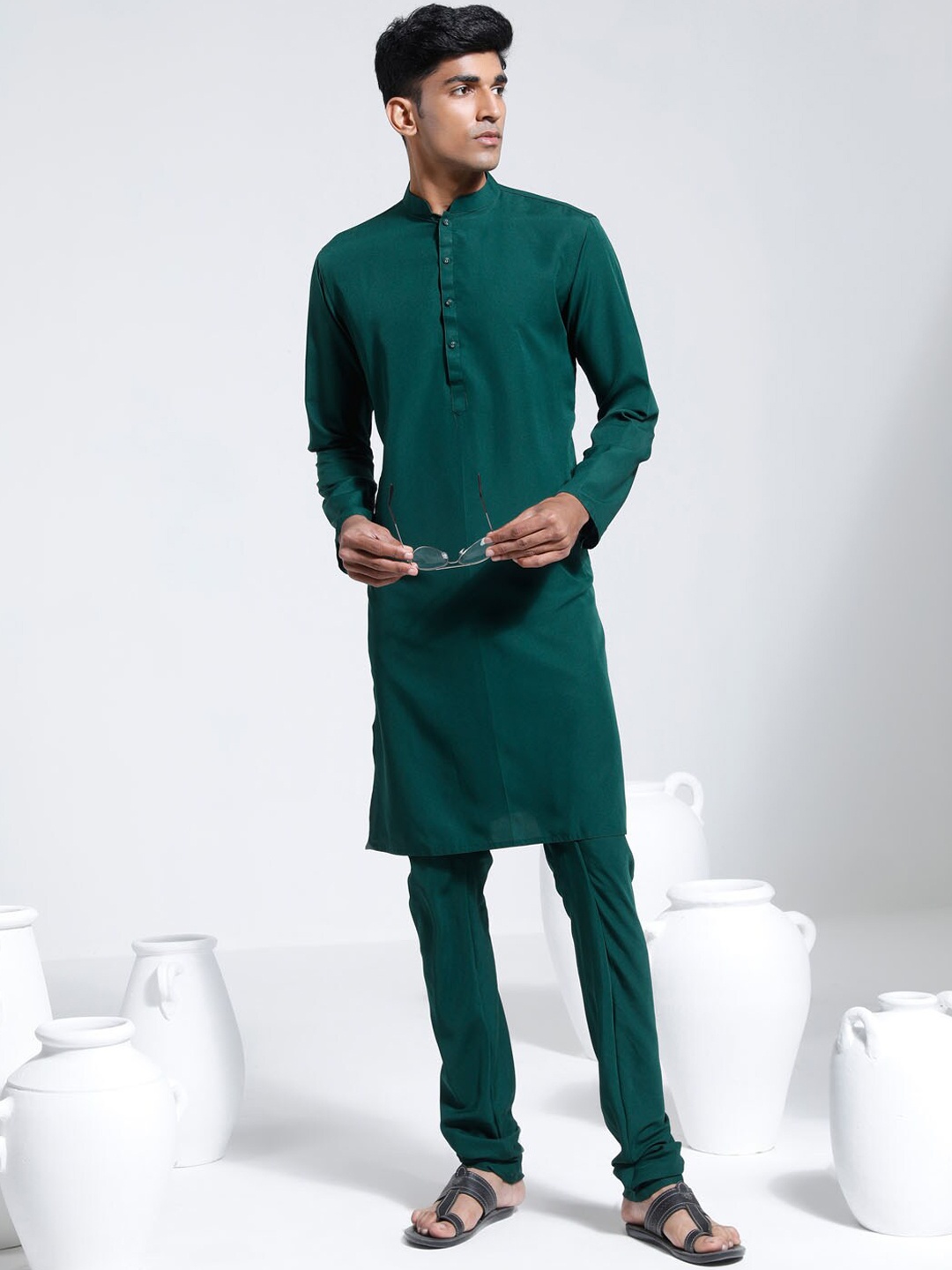 

VASTRAMAY Mandarin Collar Regular Kurta & Pyjamas, Green