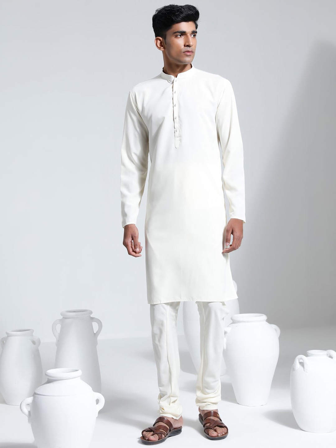 

VASTRAMAY Mandarin Collar Regular Kurta & Pyjamas, Cream