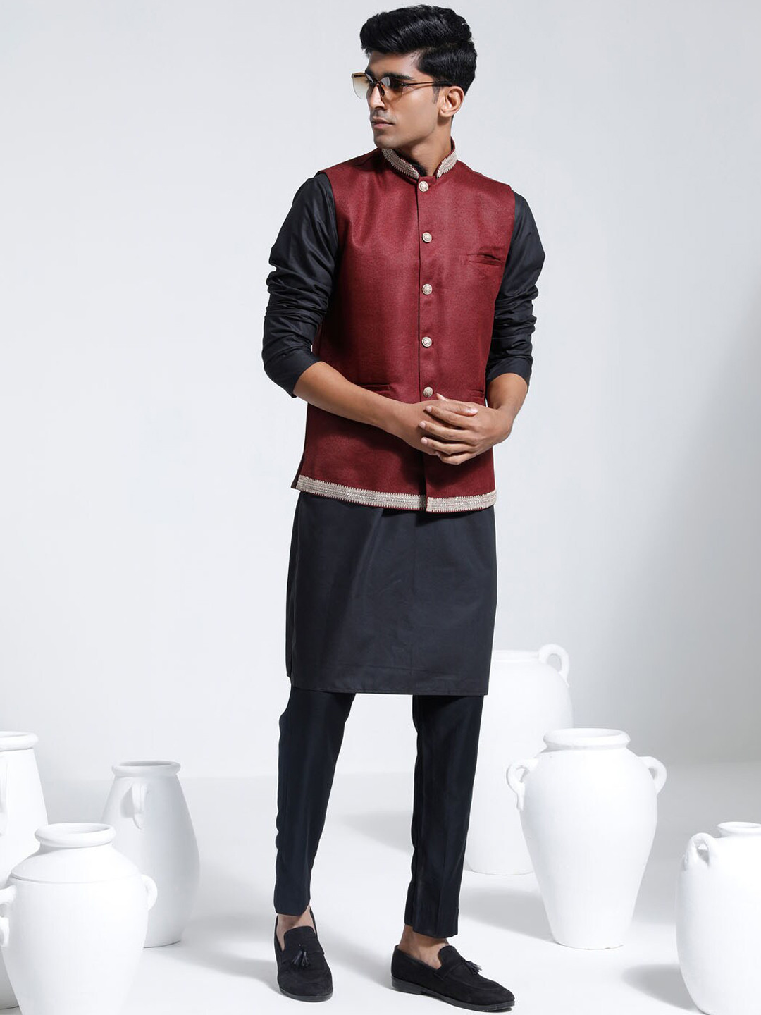 

VASTRAMAY Mandarin Collar Regular Kurta,Pyjamas & Nehru jacket, Black