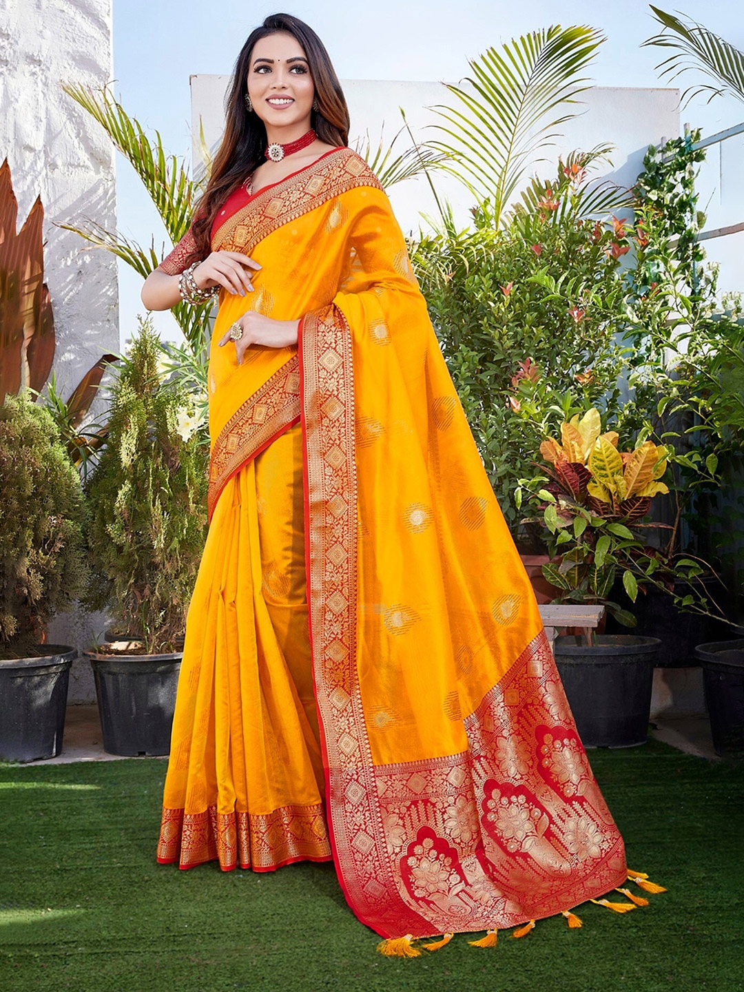 

LeeliPeeri Designer Woven Design Zari Chanderi Saree, Yellow