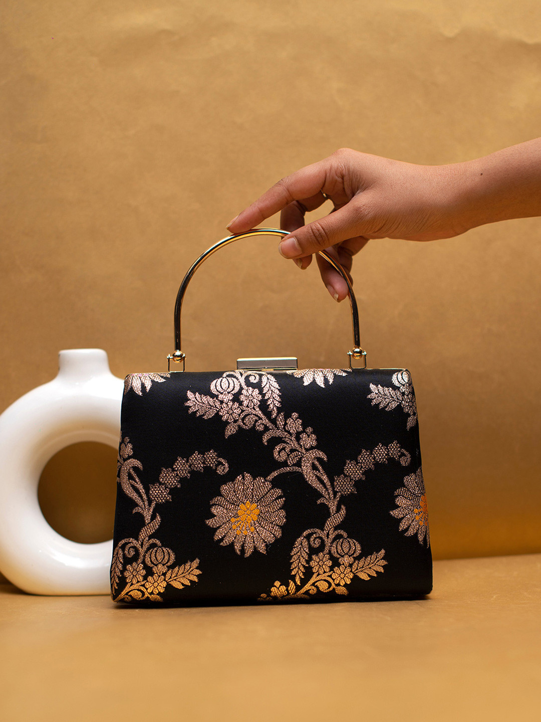 

ARTKLIM Woven Design Box Clutch, Black