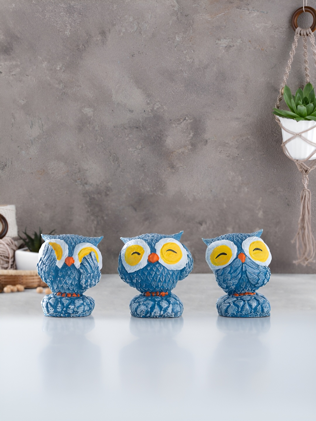 

Golden Peacock Blue & White 3 Pieces Figurine Showpieces