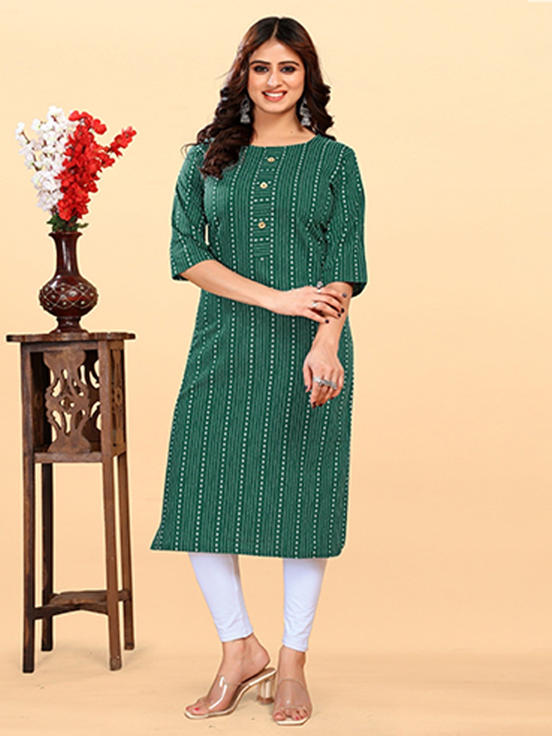 

THE WOMEN DECOR Striped Round Neck Three-Quarter Sleeves Straight Kurta, Green