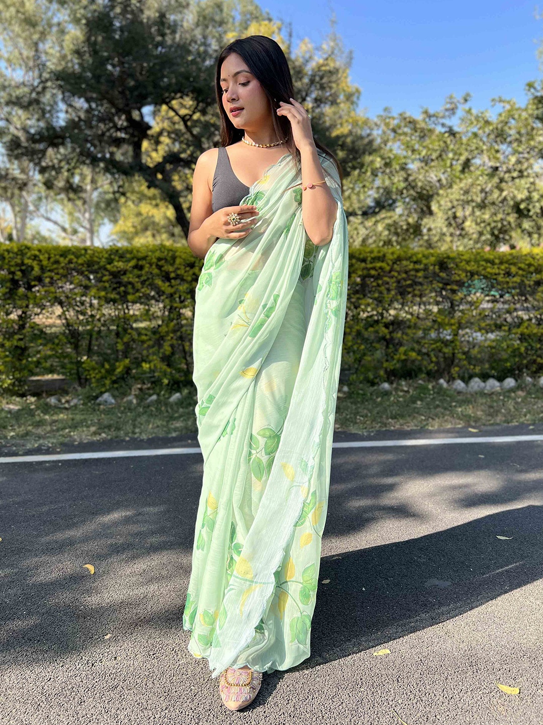 

DEVATITHI Floral Embroidered Saree, Green