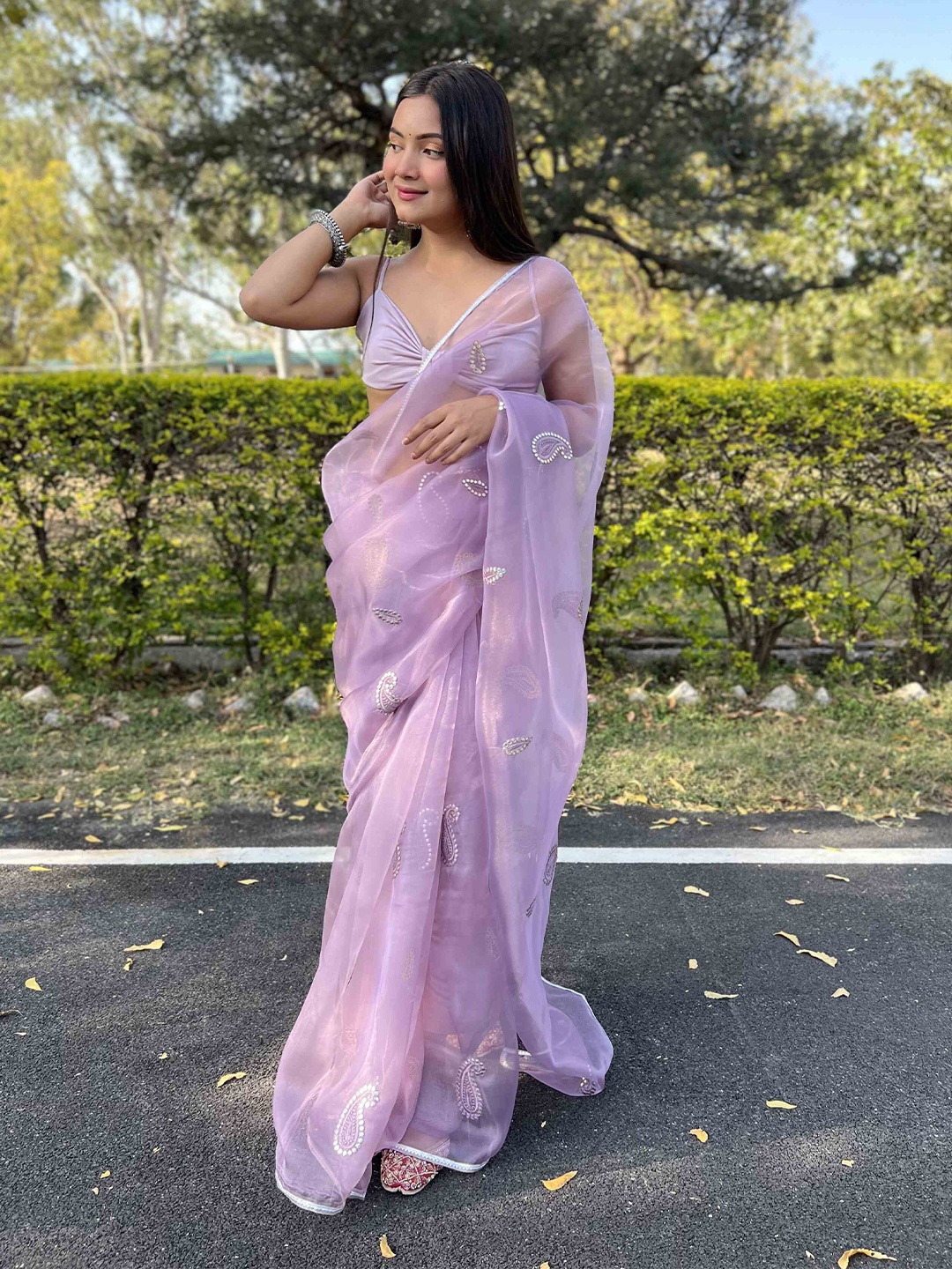 

DEVATITHI Floral Sequinned Organza Saree, Purple