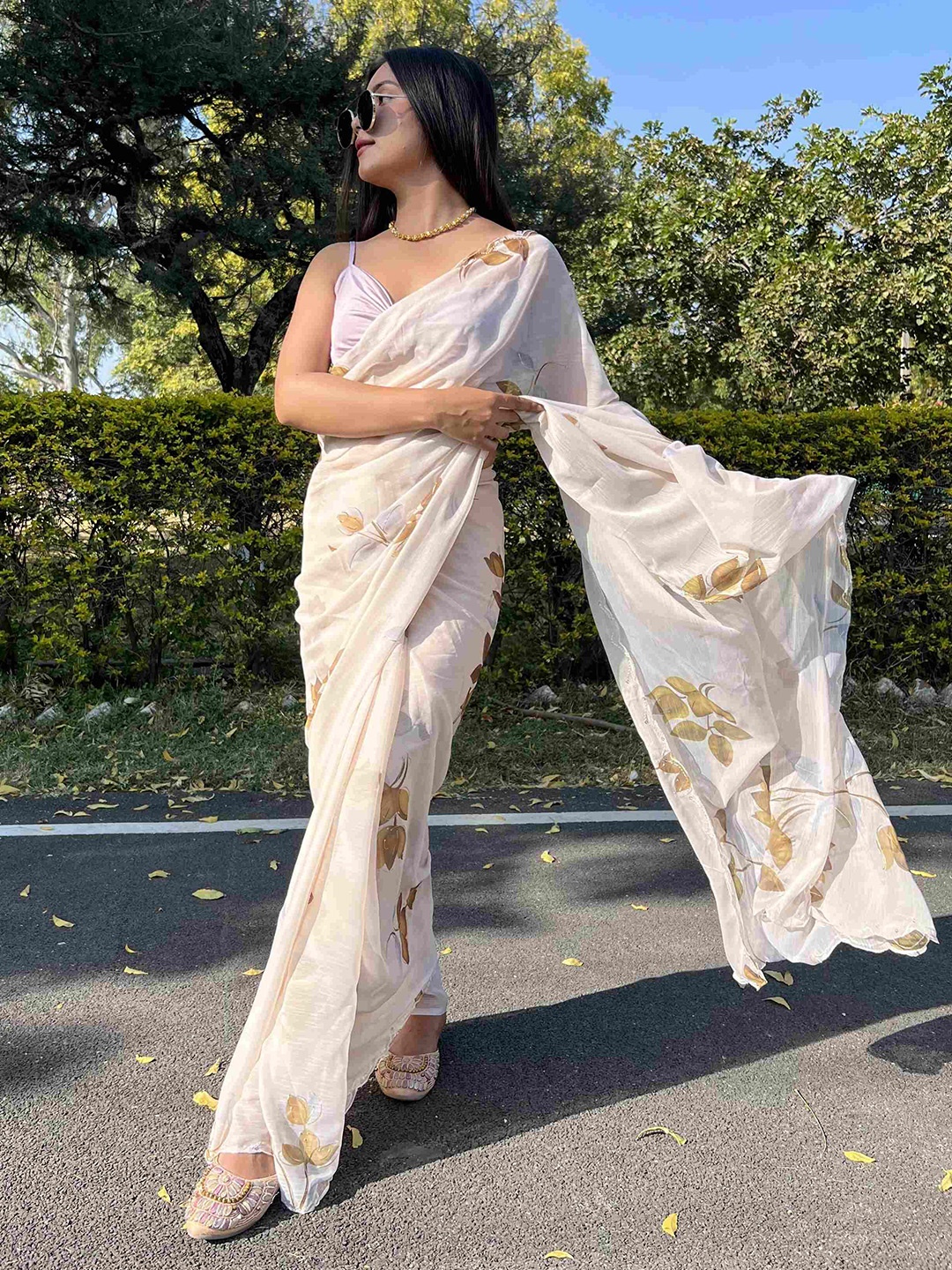 

DEVATITHI Floral Embroidered Poly Chiffon Saree, Cream