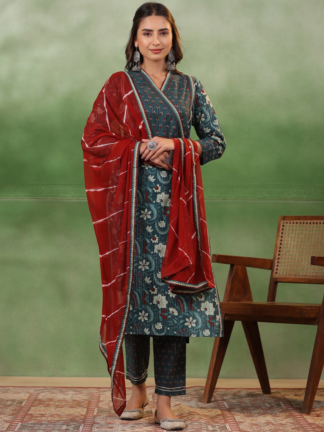 

Sangria Floral Printed Pure Cotton Kurta Straight Trousers & Dupatta, Sea green