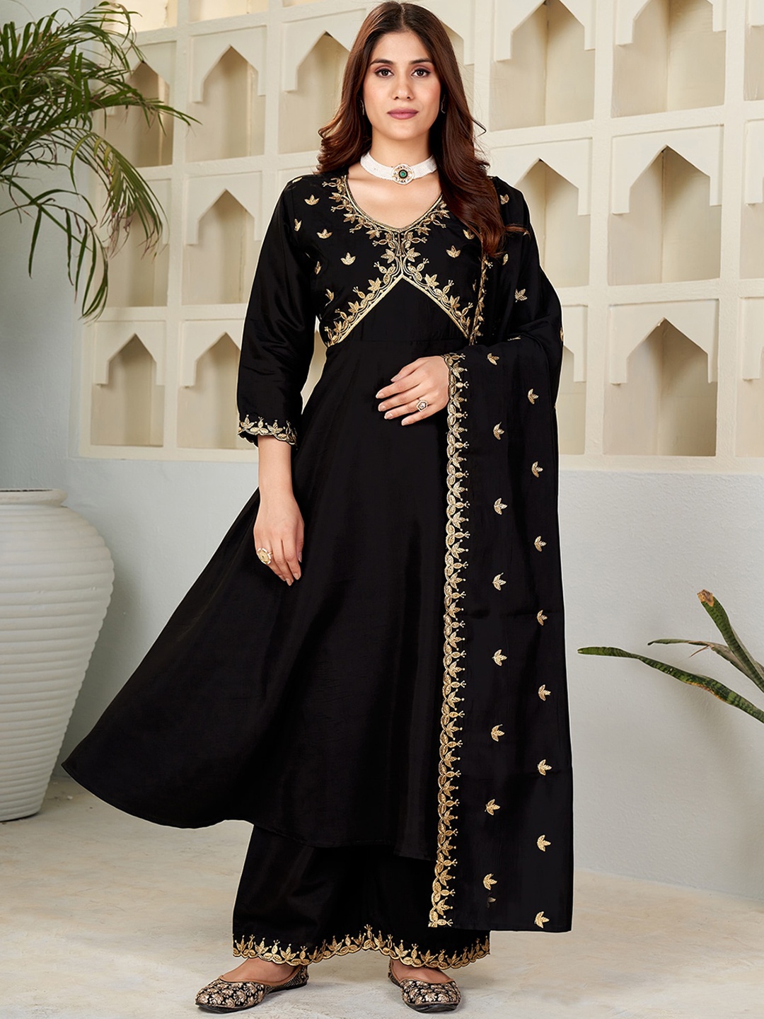 

KALINI Ethnic Motifs Embroidered Empire Thread Work Kurta with Palazzos & Dupatta, Black