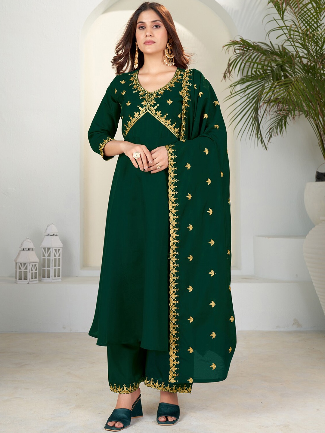 

KALINI Ethnic Motifs Embroidered Regular Kurta with Palazzo & With Dupatta, Green