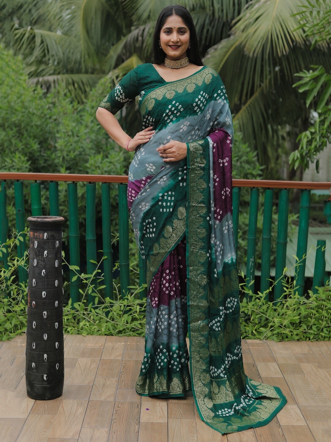 

WELL TEX Bandhani Zari Silk Blend Bandhani Saree, Green