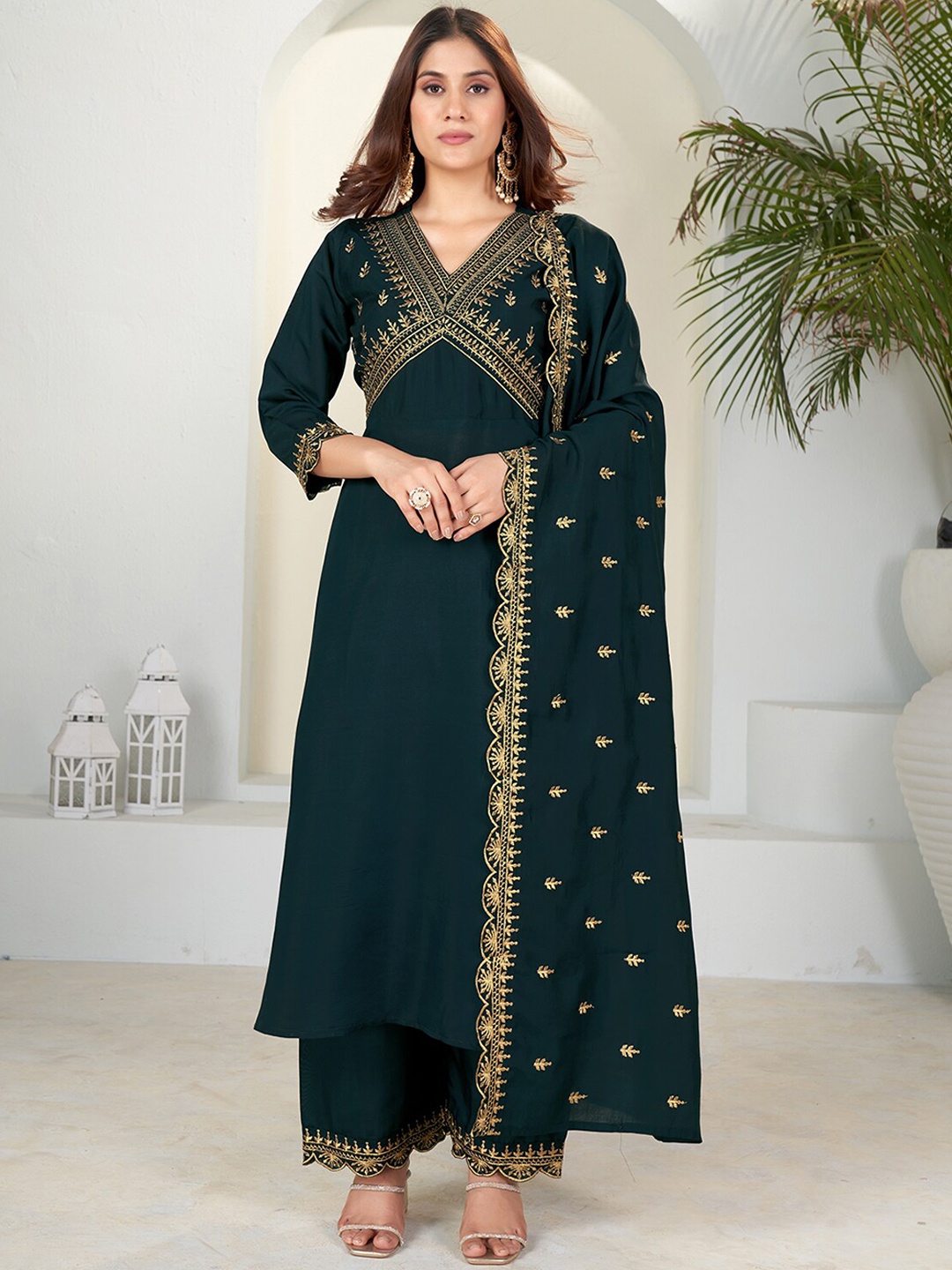 

KALINI Ethnic Motifs Embroidered Regular Kurta With Palazzos & Dupatta, Green
