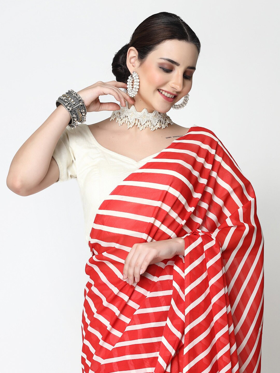 

ISHQY Striped Pure Georgette Saree, Red