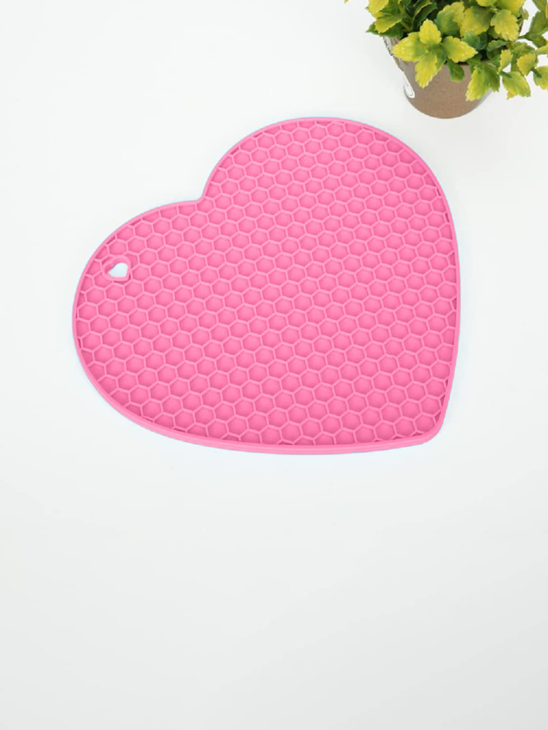 

P-Plus International 2-Pcs Pink Silicone Heatproof Trivets