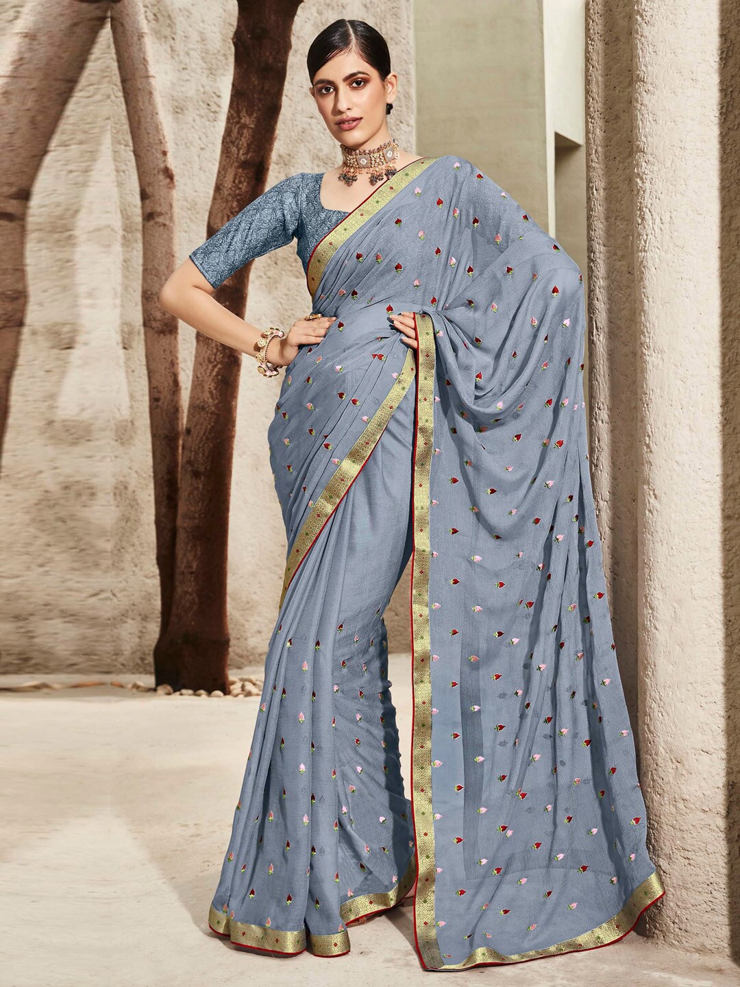 

Anouk Embroidered Floral Zari Pure Chiffon Saree, Grey