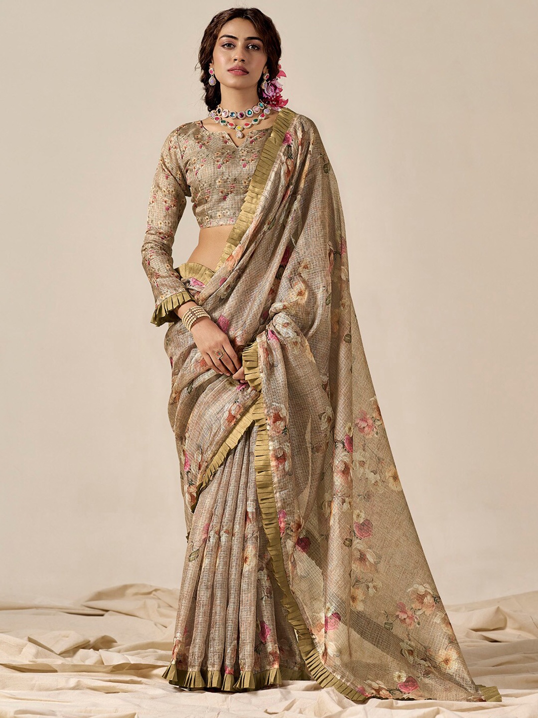 

Anouk Floral Zari Cotton Blend Saree, Beige