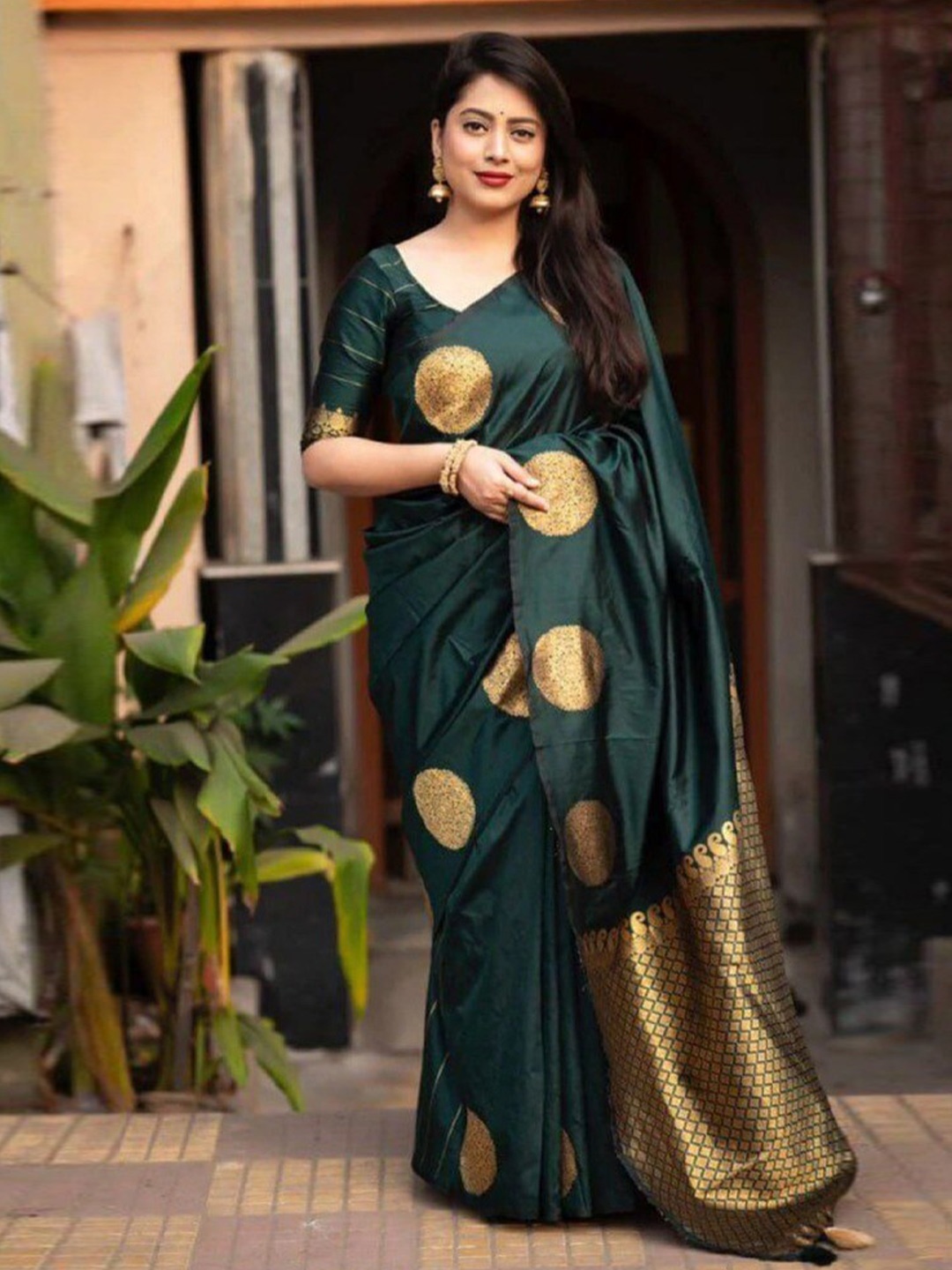 

Flosive Zari Art Silk Banarasi Saree, Green