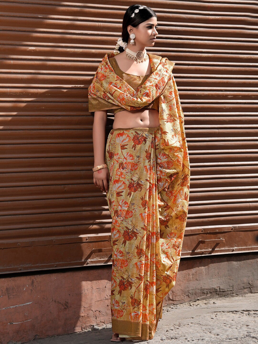 

Mitera Floral Zari Sungudi Saree, Beige