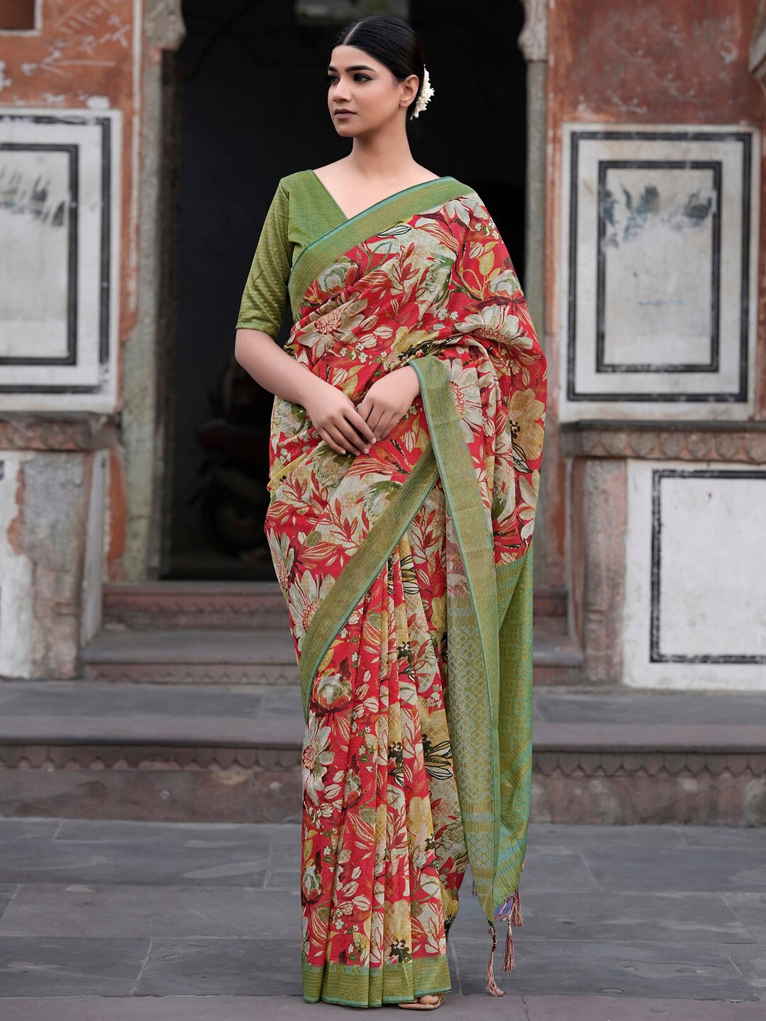 

Mitera Floral Zari Linen Blend Sungudi Saree, Red