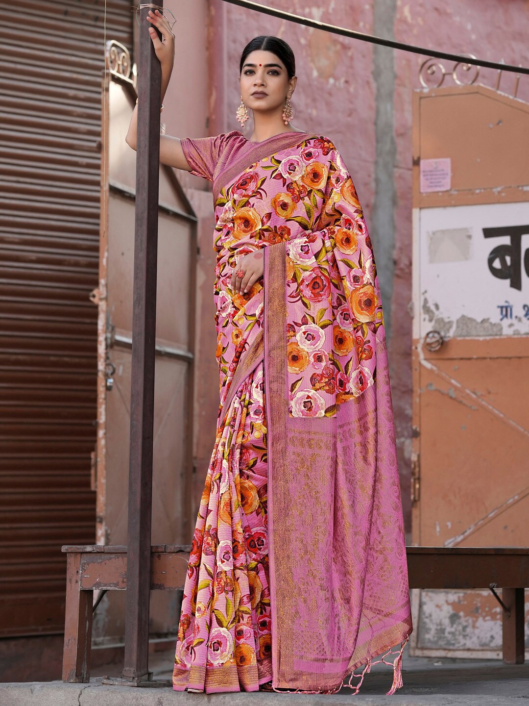 

Mitera Floral Zari Linen Blend Sungudi Saree, Mauve