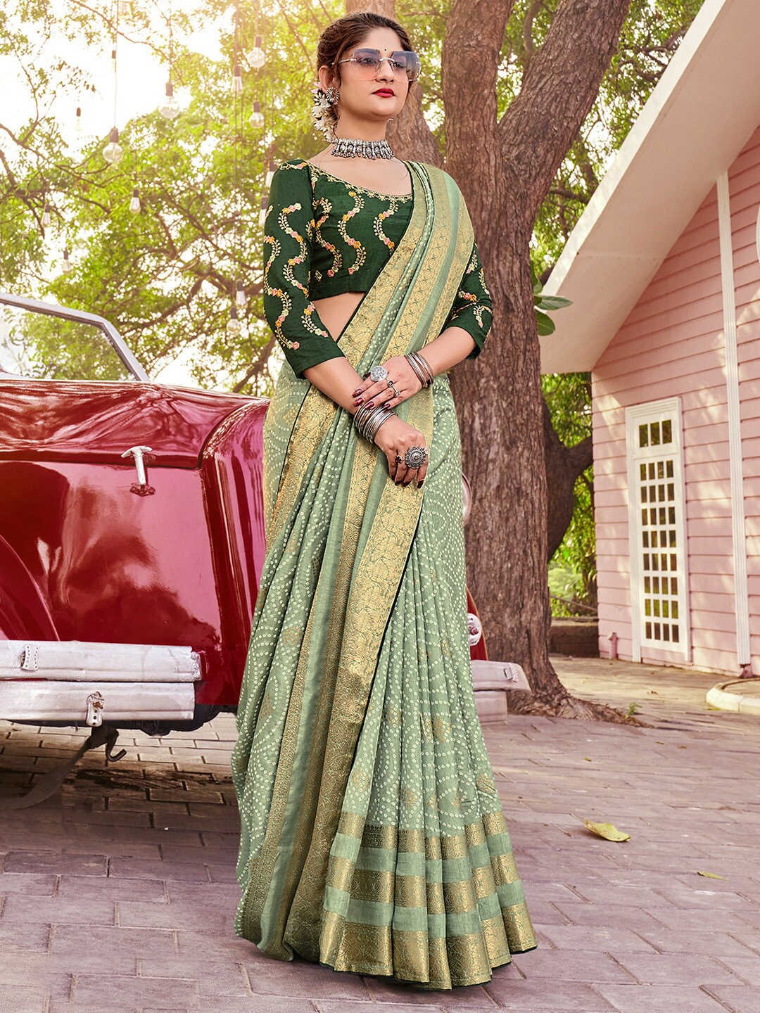 

Saree mall Bandhani Zari Silk Blend Bandhani Sarees, Green