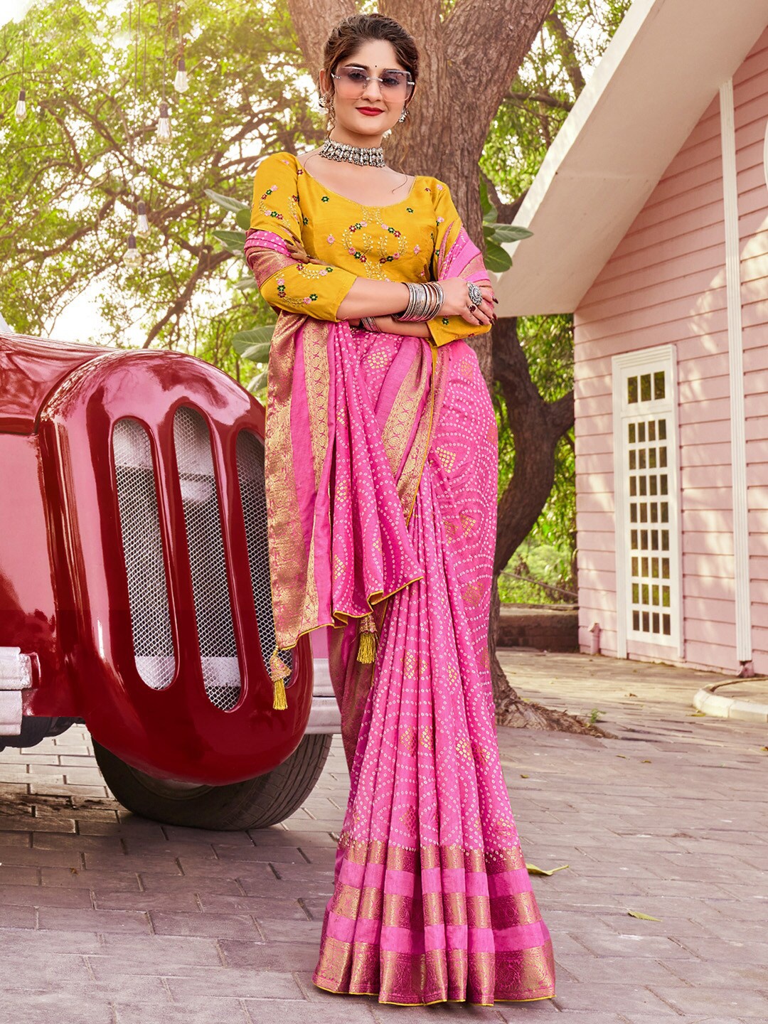 

Saree mall Bandhani Zari Silk Blend Bandhani Sarees, Pink