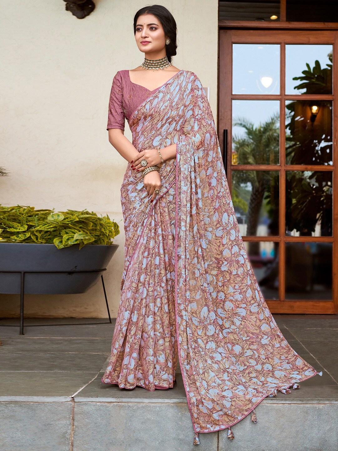 

Saree mall Floral Poly Chiffon Bagru Sarees, Beige