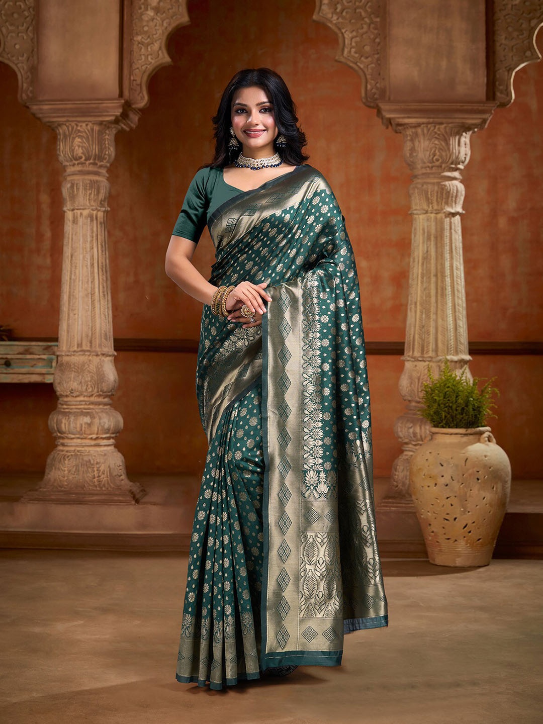 

KALINI Ethnic Motifs Zari Art Silk Banarasi Saree, Green