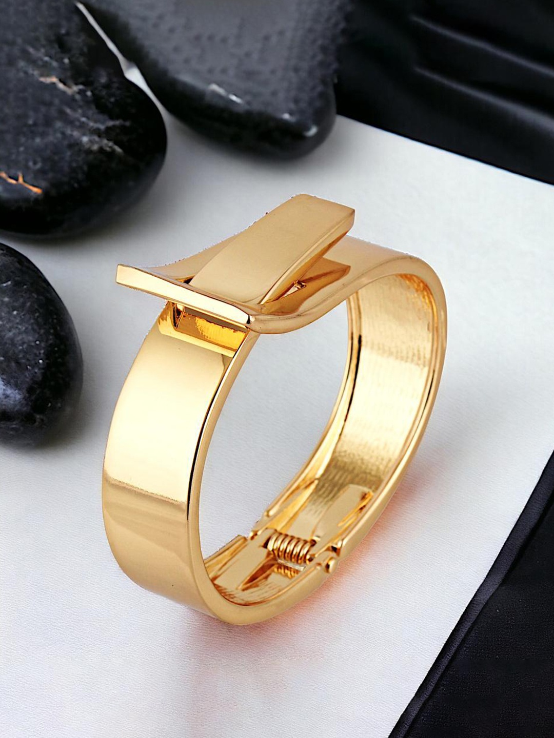 

LUCKY JEWELLERY Gold-Plated Bangle-Style Bracelet