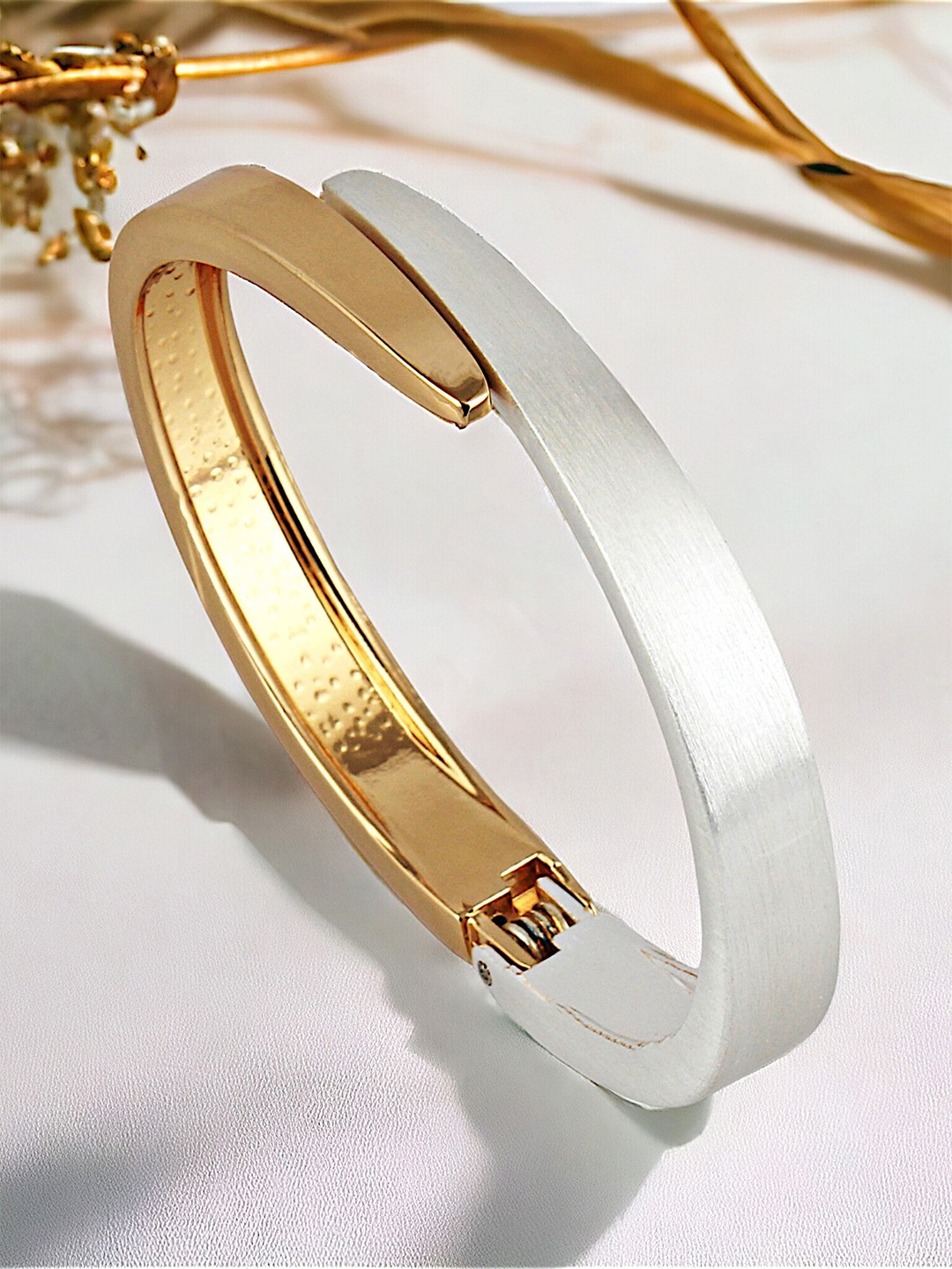 

LUCKY JEWELLERY Gold-Plated Bangle-Style Bracelet