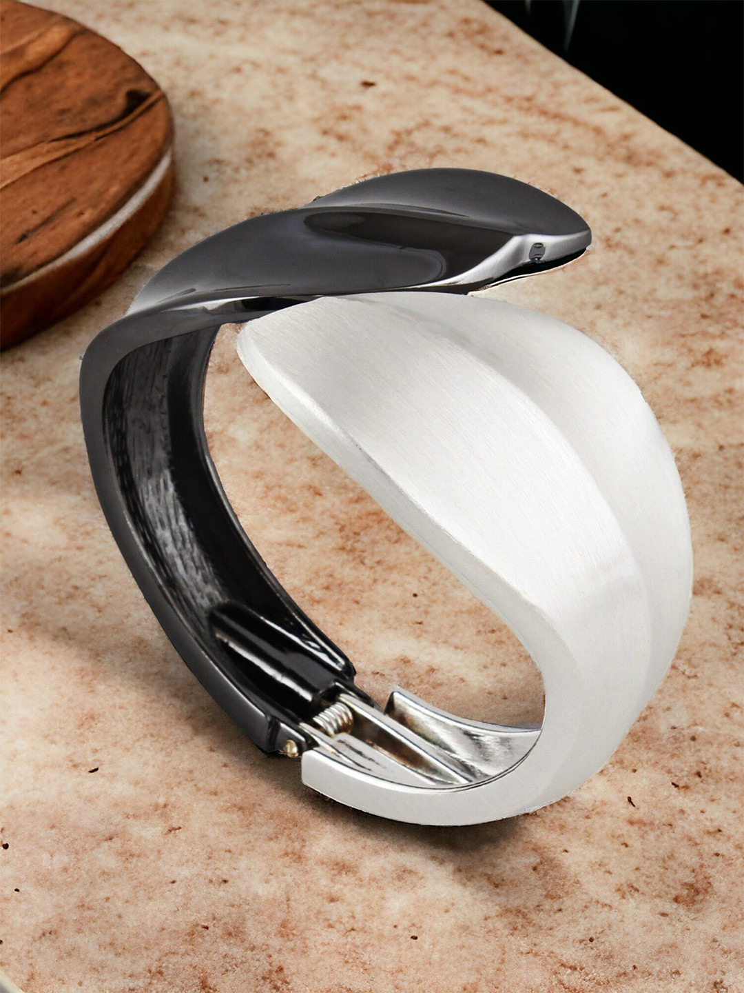 

LUCKY JEWELLERY Silver-Plated Bangle-Style Bracelet