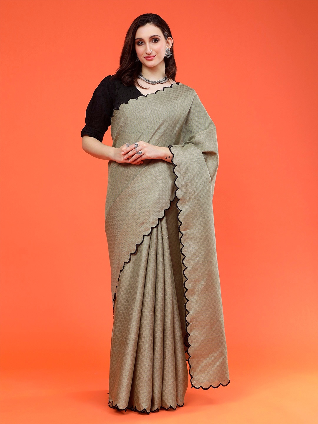 

Sawere Checked Embroidered Pure Cotton Gadwal Saree, Olive