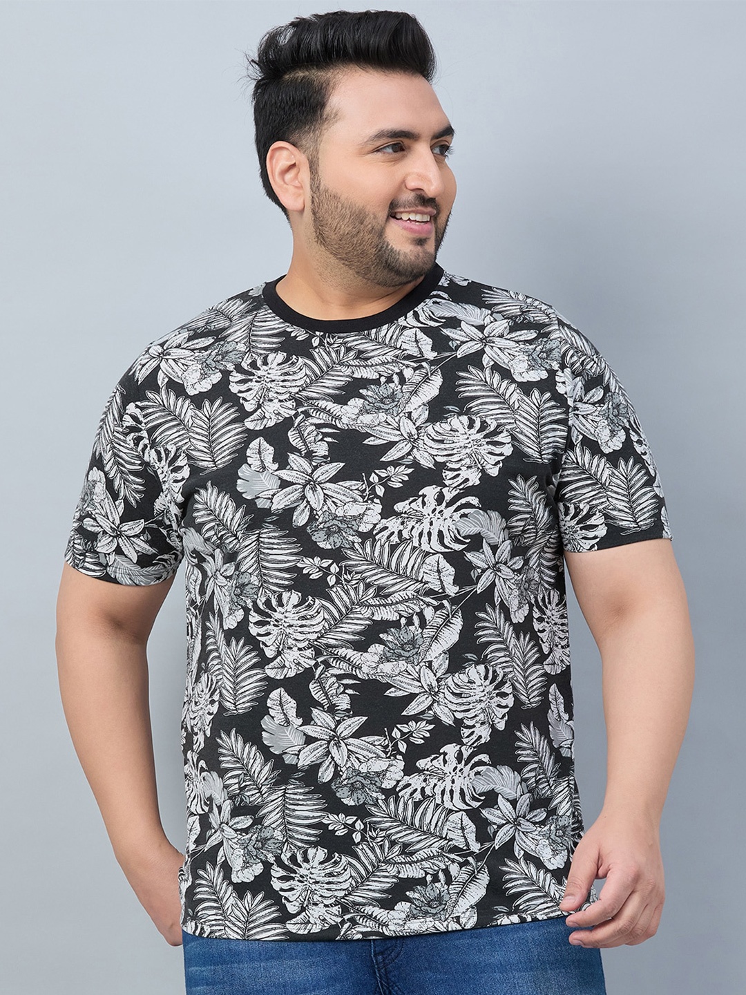 

AUSTIVO Plus Size Floral Printed Round Neck Regular Fit T-shirt, Black